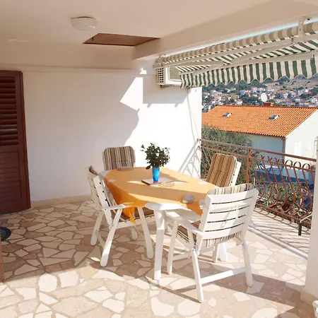 Apartments Mirja - 100M From The Beach & Parking Trogir Exterior photo