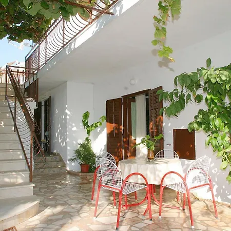 Apartments Mirja - 100M From The Beach & Parking Trogir Exterior photo
