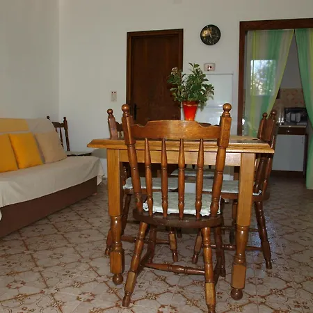 Apartments Mirja - 100M From The Beach & Parking Trogir Exterior photo