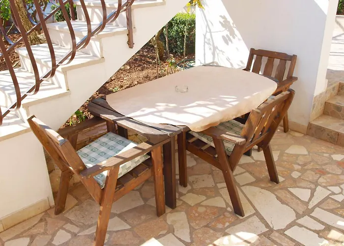 Apartments Mirja - 100M From The Beach & Parking