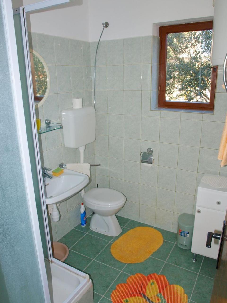 Apartment Mirja - 100m From The & Parking
