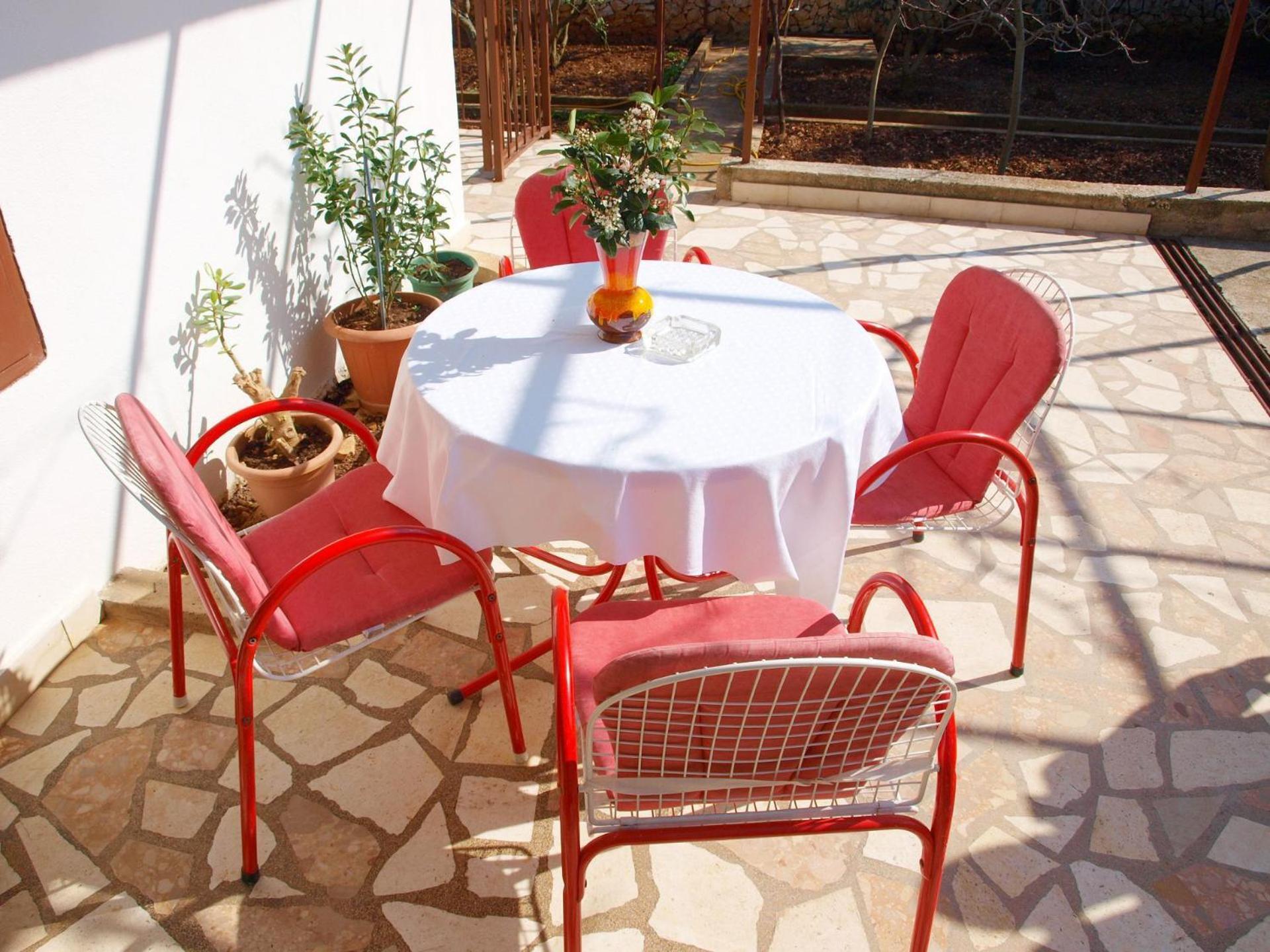 Apartment Mirja - 100m From The & Parking Trogir