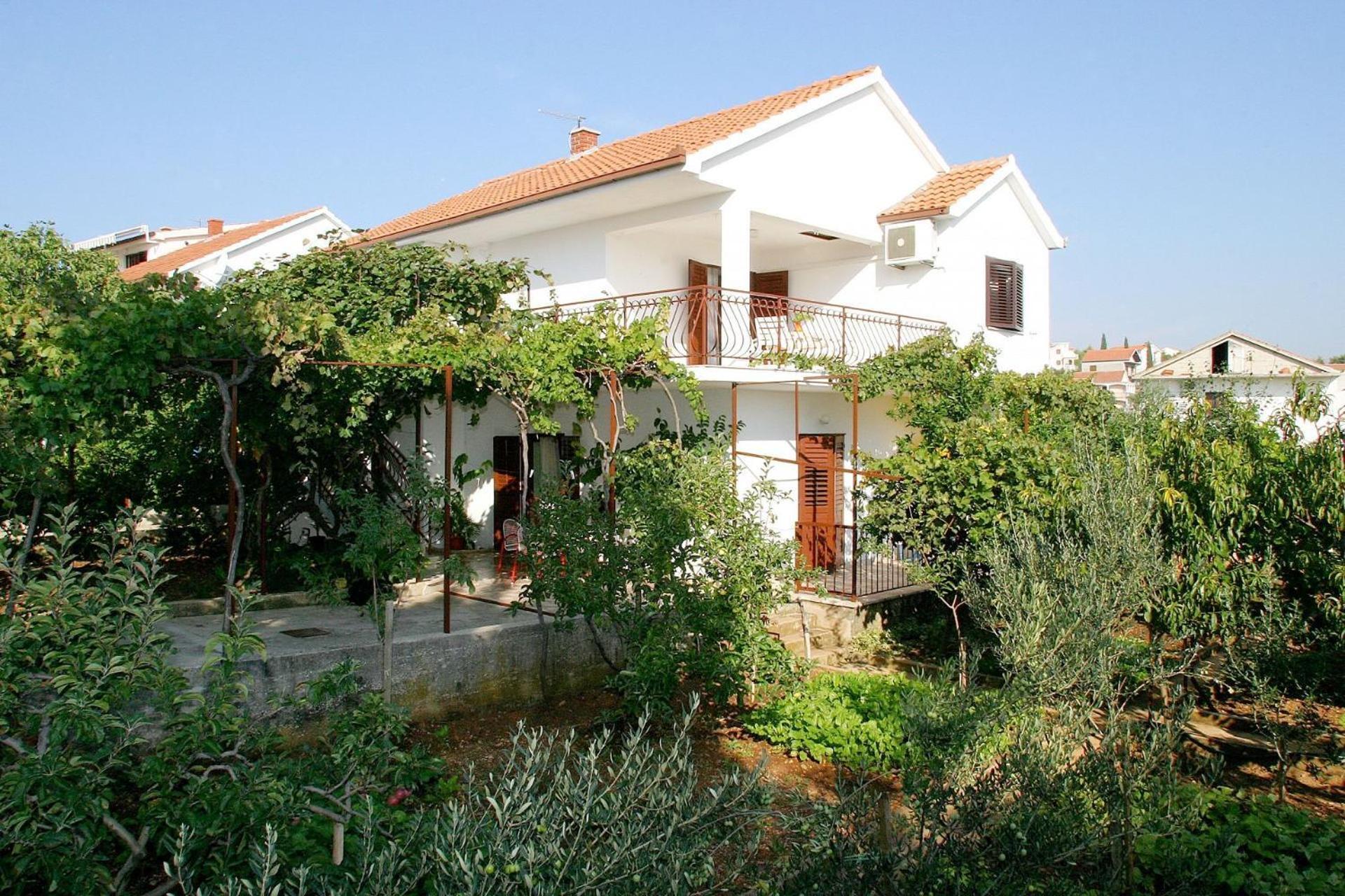Mirja - 100m From The & Parking Apartment