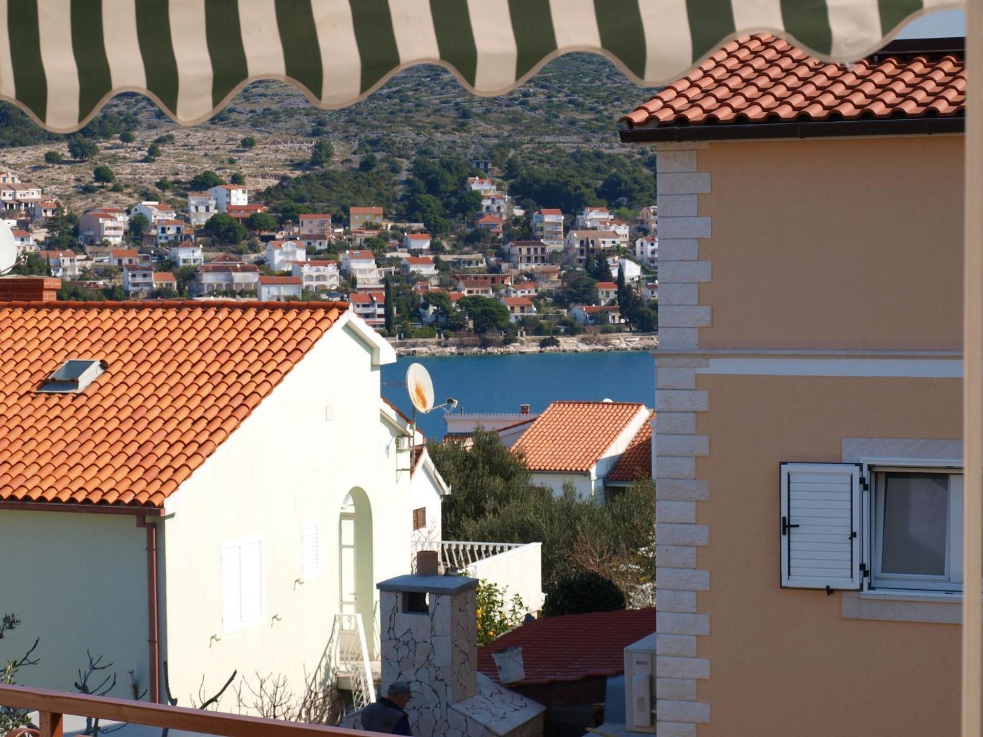 Apartment Mirja - 100m From The & Parking